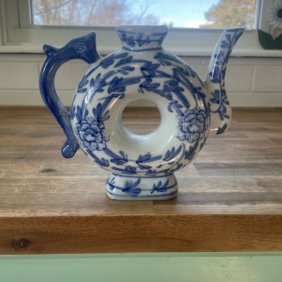 Vintage Canton China Doughnut Shaped Teapot. Hand painted porcelain - Picture 5 of 12